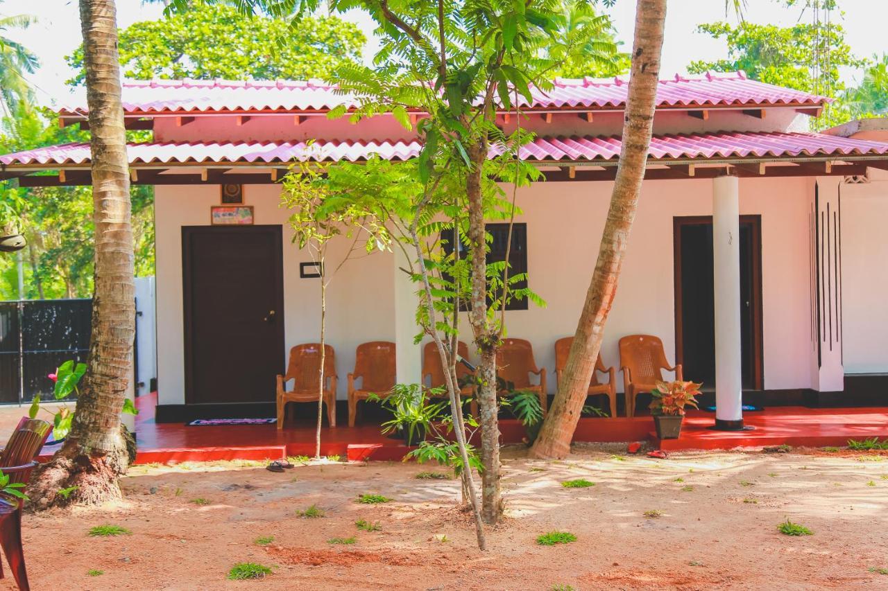 Hikka Surf Hostel Hikkaduwa Exterior photo